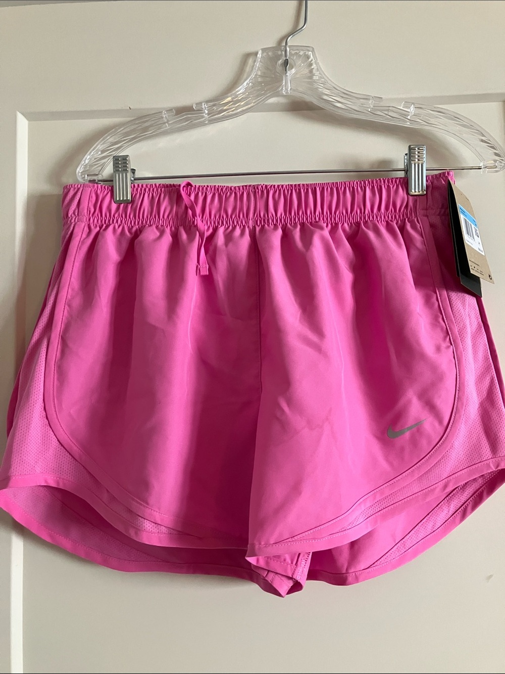 Nike Women's Bright Pink Athletic Running Shorts NWT Size Medium